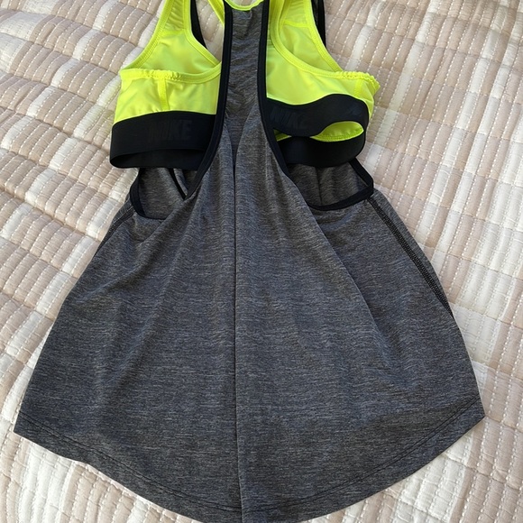 Nike Dri-Fit Top Built in sports bra - Picture 6 of 6